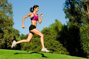 Correr en una pista de atletismo o un parque entra dentro de las rutinas de entrenamiento HIIT