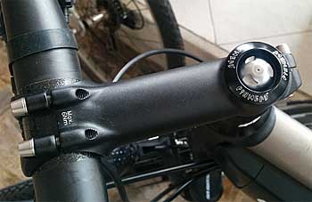 Antirrobo para evitar el robo de piezas de la bicicleta como la horquilla, dirección y manillar