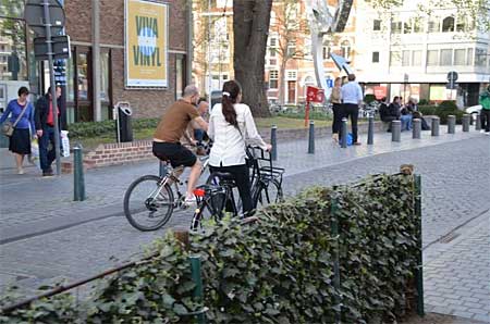 Muchos ciclistas de tipo urbano / transporte no quieren utilizar casco para ciclismo