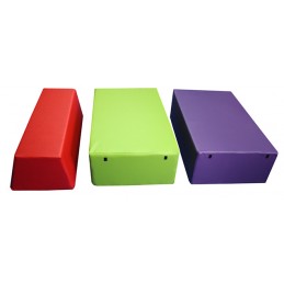 Plinton desmontable piramidal de espuma -tres piezas- 100 x 60 x 90 cm