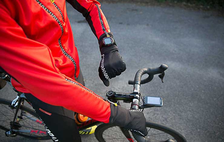 Es importante utilizar medidores de potencia y pulsómetros en el entrenamiento ciclista