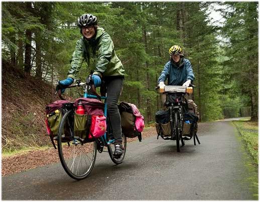 La selección de las alforjas para la bicicleta adecuadas a tus necesidades es muy  importante si quieres disfrutar del cicloturismo de aventura o largos viajes.