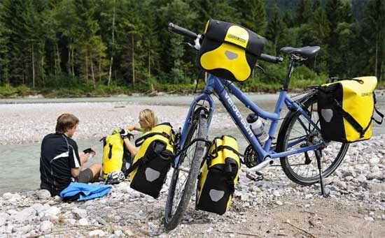 Comodidad y seguridad con las alforjas para cicloturismo Ortlieb Back Roller Classic
